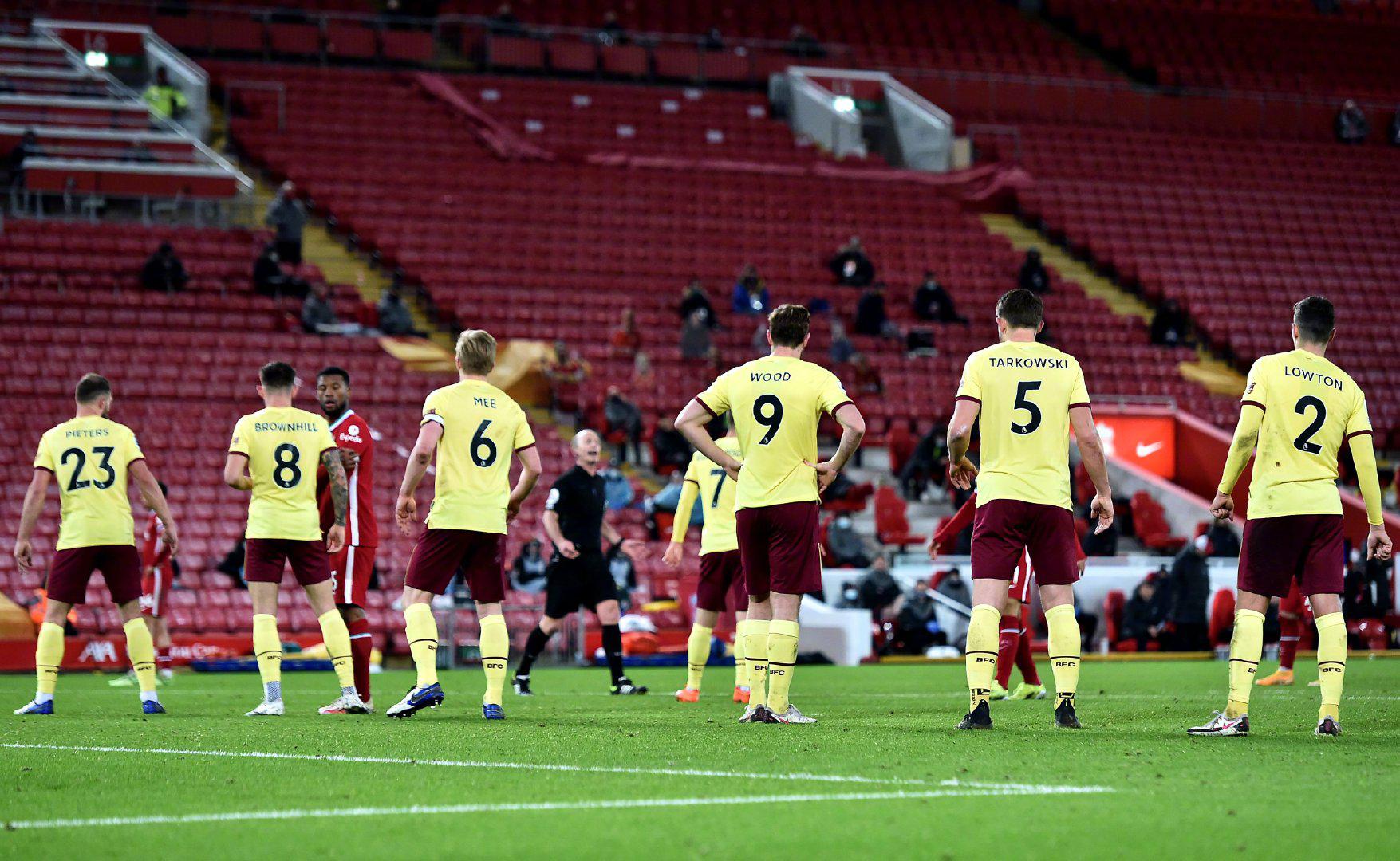 但曼城通过 但曼城通过